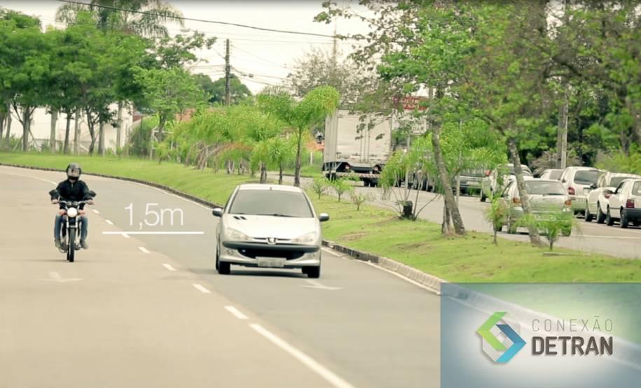 O programa Conexão Detran, voltado especialmente para o ambiente online, já está disponível no site da autarquia e reúne temas como direção defensiva, motociclistas, equipamentos de segurança para transporte de crianças e os perigos de dirigir embriagado.Foto: Reprodução do vídeo