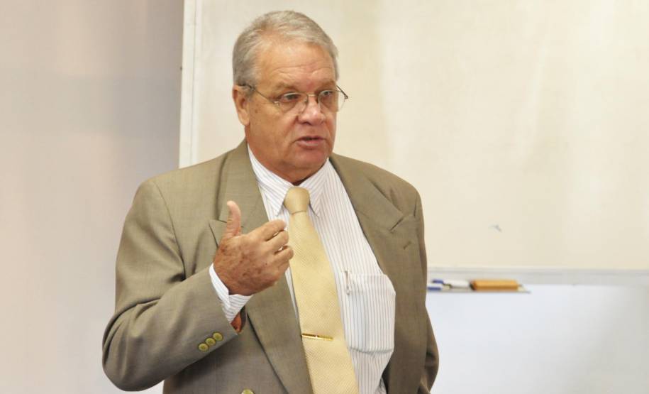 A partir de junho, os veículos emplacados no Paraná receberão lacre com número de segurança e QR Code com dados para dificultar clonagens e fraudes com carros roubados.