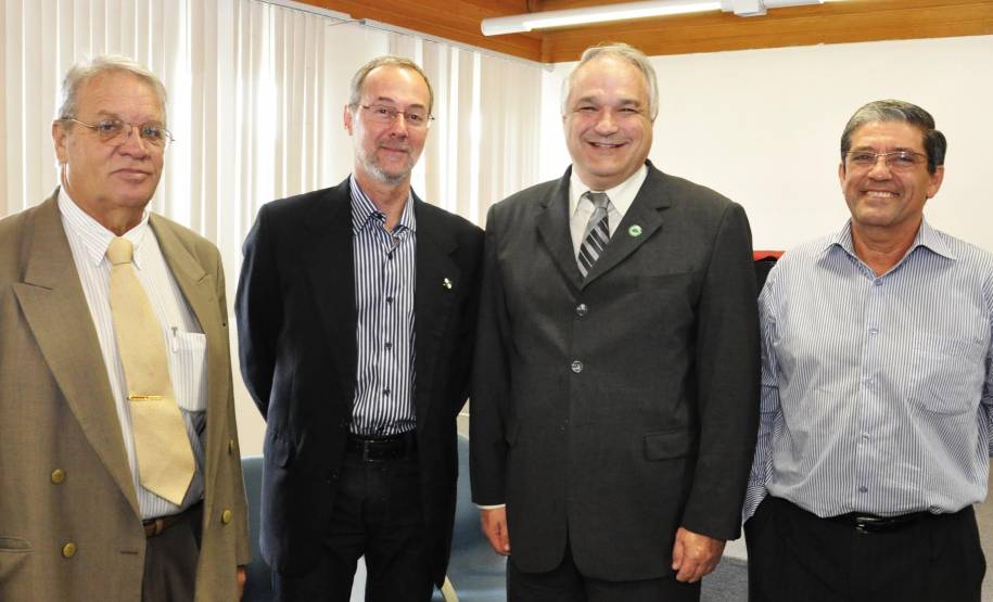 A partir de junho, os veículos emplacados no Paraná receberão lacre com número de segurança e QR Code com dados para dificultar clonagens e fraudes com carros roubados.