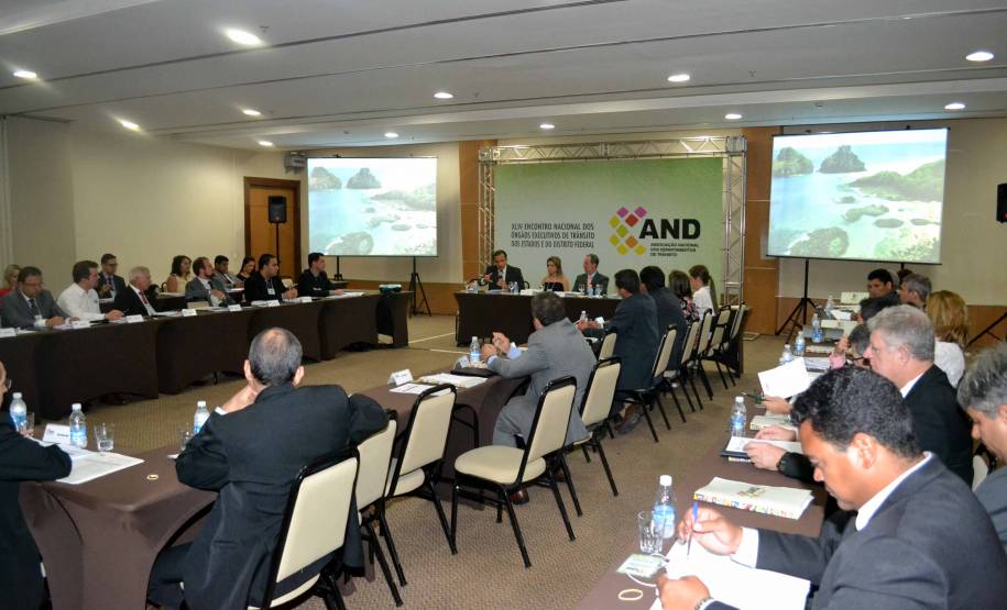 O diretor-geral do Detran, Marcos Traad, está participando do 44º Encontro Nacional dos Detrans, em Brasília. O evento reúne diretores e técnicos de Departamentos de Trânsito de 25 estados e do Distrito Federal, que, durante dois dias, vão debater alterações para aperfeiçoamento das leis e trocar experiências positivas no atendimento ao público e na segurança viária. Foto: João Negrão/AND