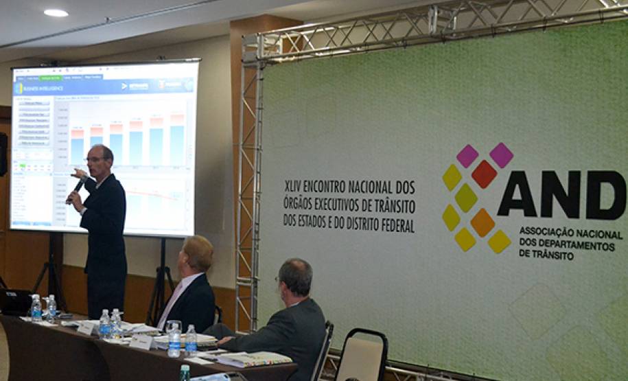 O Departamento de Trânsito do Paraná (Detran PR) e a Companhia de Tecnologia da Informação e Comunicação do Paraná (Celepar) apresentaram nesta semana, em Brasília, as ferramentas de business intelligence usadas para controle e levantamento de dados estatísticos no Estado. Foto: Celepar