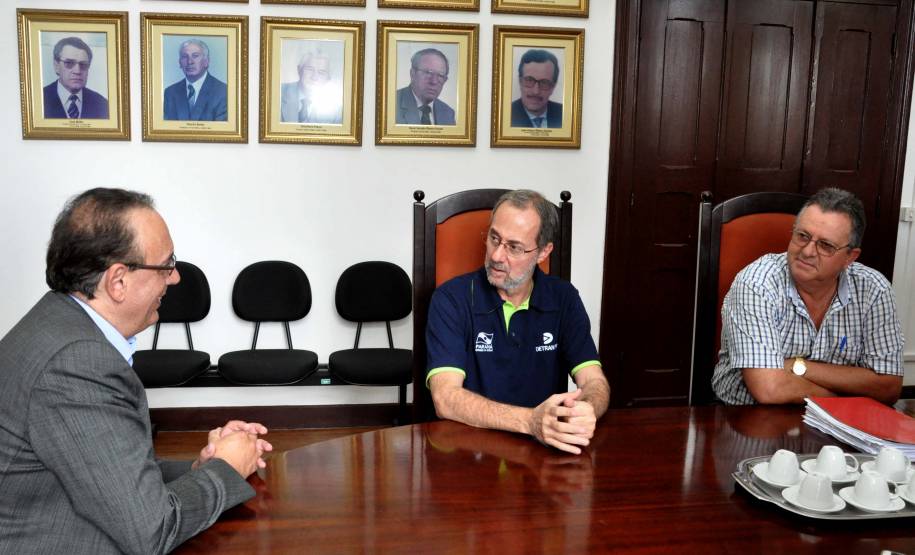 RIO NEGRO, 03/04/2014 - O diretor-geral do Departamento de Trânsito do Paraná (Detran), Marcos Traad, visita o prefeito de Rio Negro, Milton Paizani. Foto: Paulo Rosa/Detran