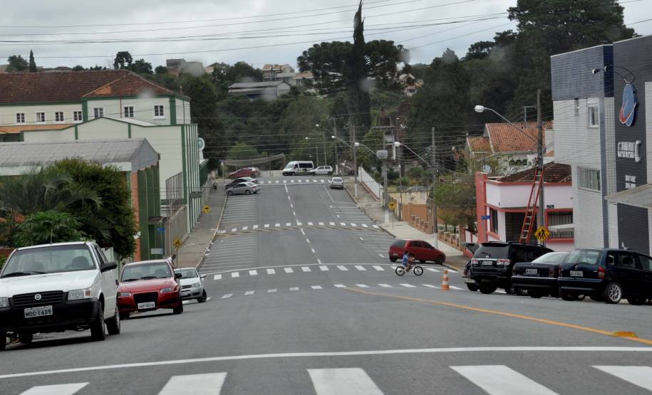 RIO NEGRO, 03/04/2014 - O Departamento de Trânsito do Paraná (Detran) concluiu nesta semana o programa de sinalização viária nas cidades de Matinhos, Lapa, Rio Negro e Agudos do Sul.  Foto: Paulo Rosa/Detran