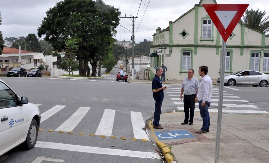 RIO NEGRO, 03/04/2014 - O diretor-geral do Departamento de Trânsito do Paraná (Detran), Marcos Traad, acompanhou nesta semana a finalização do programa de sinalização viária na cidades da Lapa e Rio Negro. Foto: Paulo Rosa/Detran