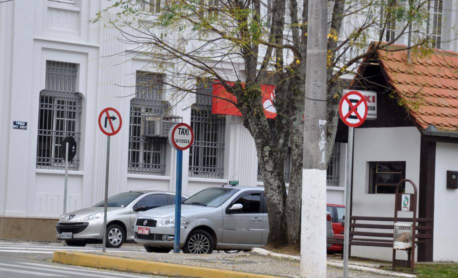 RIO NEGRO, 03/04/2014 - O Departamento de Trânsito do Paraná (Detran) concluiu nesta semana o programa de sinalização viária nas cidades de Matinhos, Lapa, Rio Negro e Agudos do Sul.  Foto: Paulo Rosa/Detran