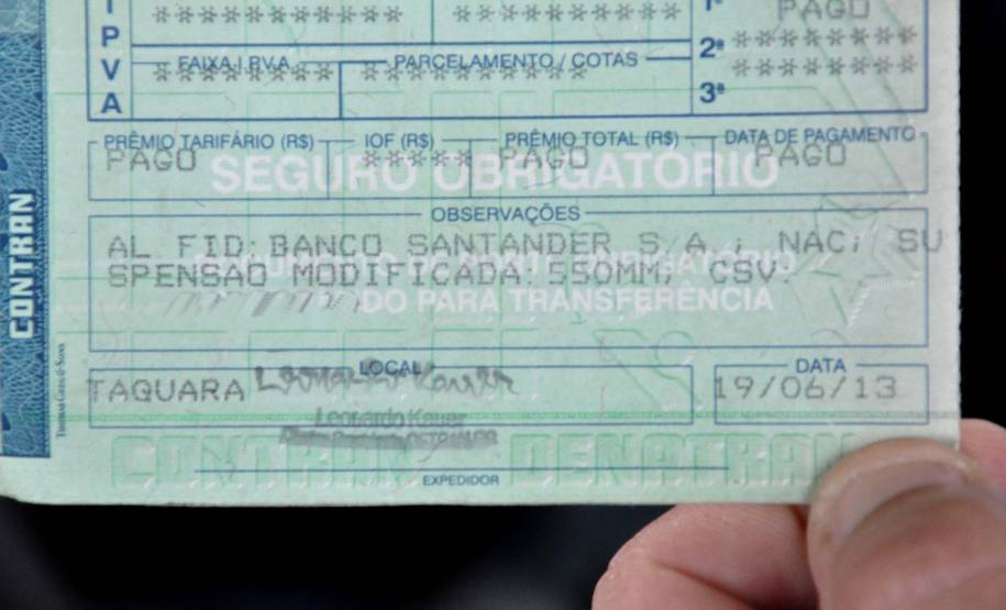 A regulamentação foi feita a partir de novas regras estabelecidas pela resolução 479/2014 do Conselho Nacional de Trânsito (Contran), que torna legal o rebaixamento de veículos no Brasil, desde que obedeçam a uma série de itens e certificados emitidos pelos órgãos de trânsito.