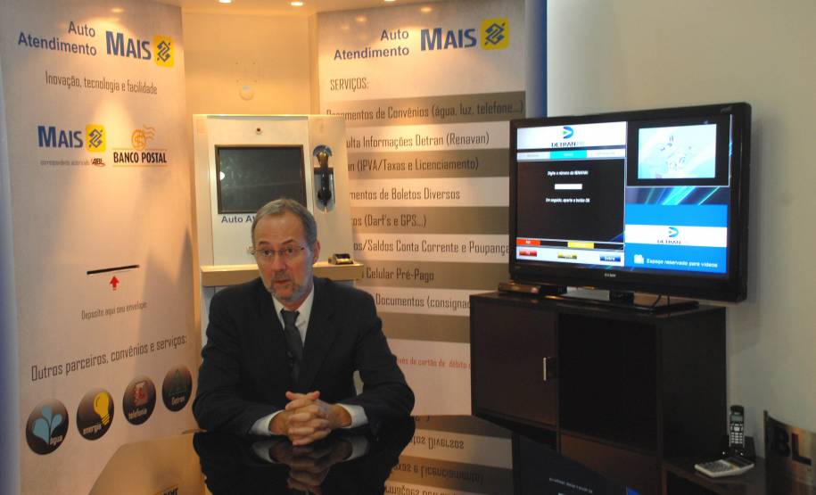 No feriado, usuários podem usar serviços do Detran pela televisão. Na foto, o diretor-geral do Detran, Marcos Traad. Foto: Allan Marba/Detran