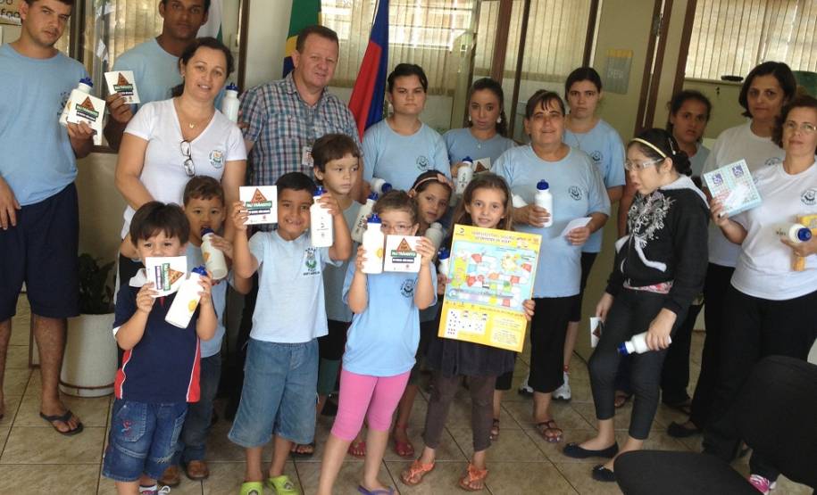 Na semana passada, alunos especiais da APAE (Associação de Pais e Amigos dos Excepcionais) de Sertanópolis visitaram a Ciretran do município.