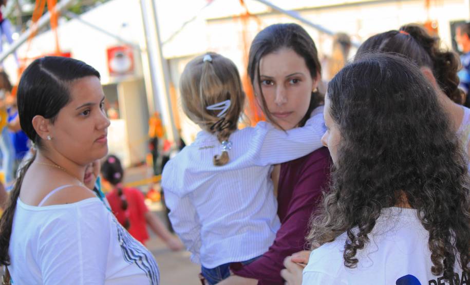 A Unidade Itinerante do Departamento de Trânsito do Paraná, Detran Móvel, está atendendo os visitantes da Expoingá- Feira Agropecuária, Industrial e Comercial de Maringá - que acontece até o dia 18 de maio, no Parque de Exposições da cidade.