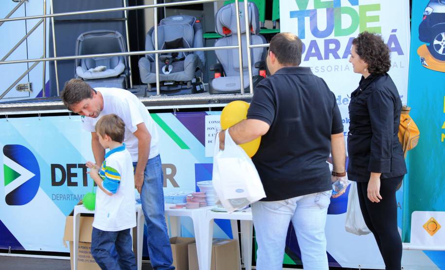 A Unidade Itinerante do Departamento de Trânsito do Paraná, Detran Móvel, está atendendo os visitantes da Expoingá- Feira Agropecuária, Industrial e Comercial de Maringá - que acontece até o dia 18 de maio, no Parque de Exposições da cidade.