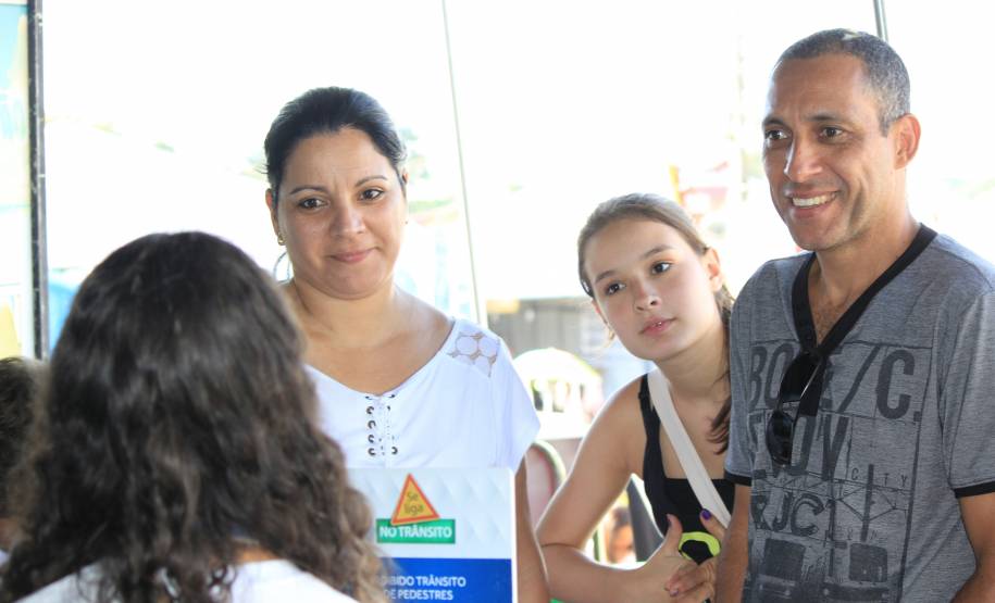 A Unidade Itinerante do Departamento de Trânsito do Paraná, Detran Móvel, está atendendo os visitantes da Expoingá- Feira Agropecuária, Industrial e Comercial de Maringá - que acontece até o dia 18 de maio, no Parque de Exposições da cidade.