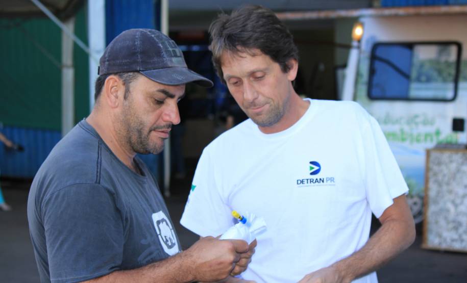 A Unidade Itinerante do Departamento de Trânsito do Paraná, Detran Móvel, está atendendo os visitantes da Expoingá- Feira Agropecuária, Industrial e Comercial de Maringá - que acontece até o dia 18 de maio, no Parque de Exposições da cidade.