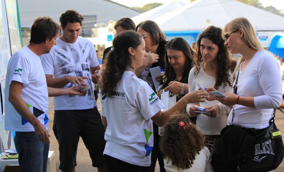 A Unidade Itinerante do Departamento de Trânsito do Paraná, Detran Móvel, está atendendo os visitantes da Expoingá- Feira Agropecuária, Industrial e Comercial de Maringá - que acontece até o dia 18 de maio, no Parque de Exposições da cidade.