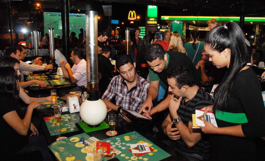 Campanha educativa do Detran volta aos bares no fim de semana, em Londrina