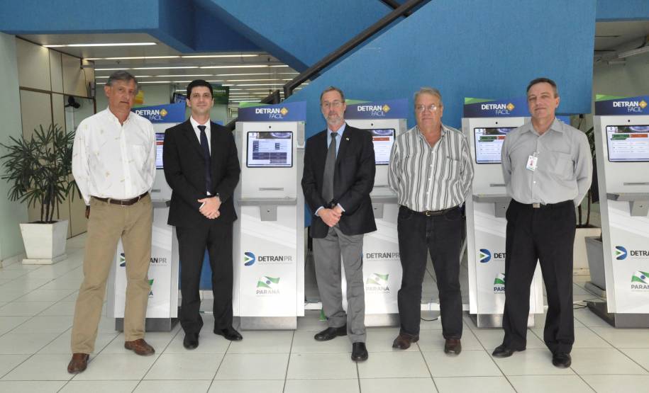 O diretor-geral do Departamento de Trânsito do Paraná, Marcos Traad, recebeu na tarde de quarta-feira (21), em Curitiba, o diretor do Detran da Paraíba, Rodrigo Augusto de Carvalho Costa.