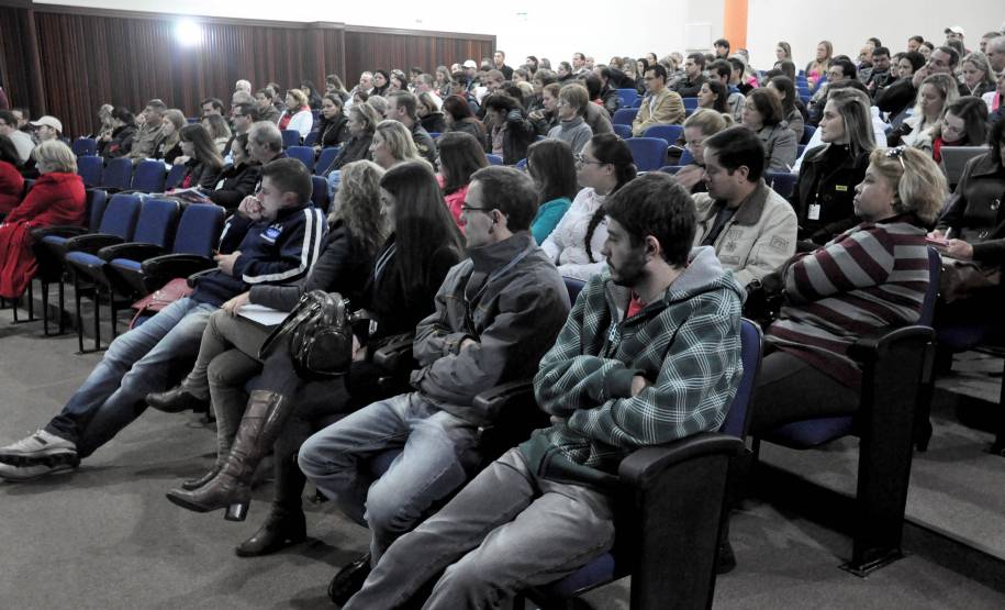 O Departamento de Trânsito do Paraná (Detran) realiza nesta semana um treinamento voltado para Diretores Gerais e Auxiliares Administrativos de Centro de Formação de Condutores. O evento reuniu 1.400 profissionais de 600 CFCs em todo Estado. Foto: Allan Marba/Detran