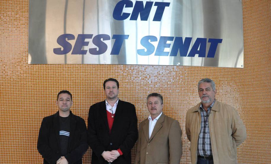 O Departamento de Trânsito do Paraná (Detran) realiza nesta semana um treinamento voltado para Diretores Gerais e Auxiliares Administrativos de Centro de Formação de Condutores. O evento reuniu 1.400 profissionais de 600 CFCs em todo Estado. Foto: Allan Marba/Detran