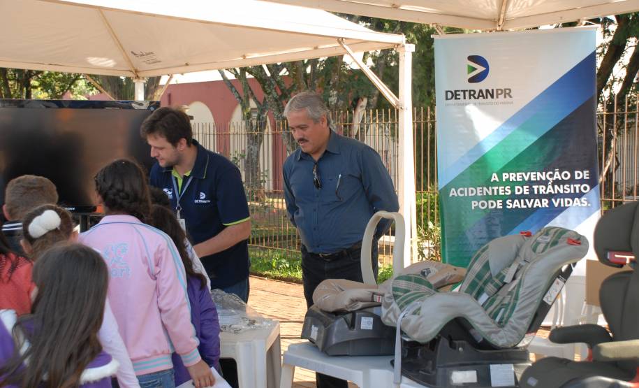 Na última segunda-feira de maio (27), o Departamento de Trânsito do Paraná (Detran) participou das atividades referentes ao Dia Estadual de Prevenção de Acidentes de Trânsito, em Foz do Iguaçu. O evento realizado na Praça da Bíblia pelo FOZTRANS, em parceria com o Movimento Cidade Unida Salvando Vidas, recebeu o apoio do departamento.