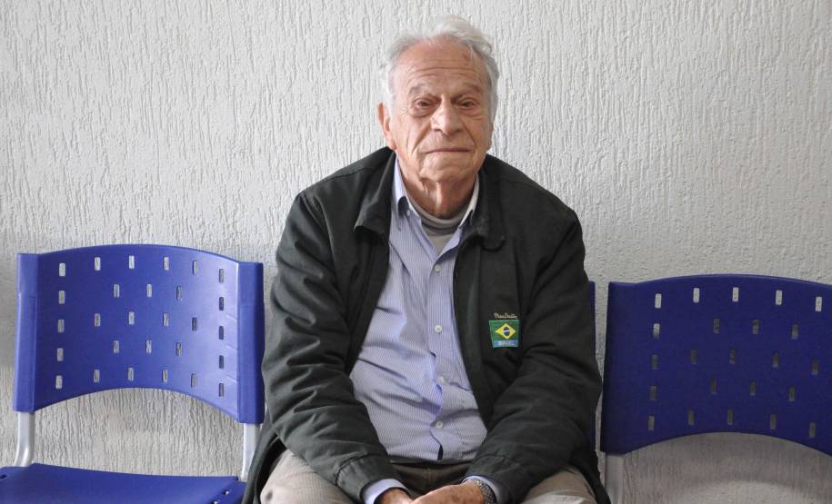 A agilidade nos serviços é a principal vantagem apontada pelos usuários do sistema.  O curitibano Antônio Silvia, de 75 anos e que é motorista há 50 anos e por diversas vezes precisou se deslocar de um bairro para o outro para realizar a marcação do exame médico, para renovar a habilitação. Foto: Allan Marba/Detran
