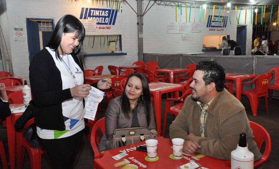 Detran Móvel participa da 24º Festa Nacional do Carneiro no Buraco em Campo Mourão