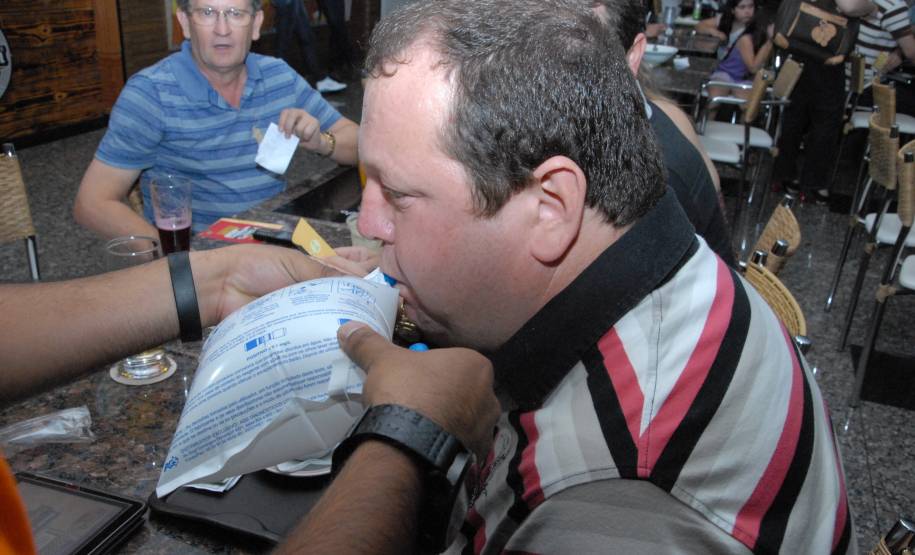 A campanha educativa “Se Liga no Trânsito – Se beber não dirija”, promovida pelo Departamento de Trânsito do Paraná, realiza de quinta-feira (17) até domingo (20) Blitz Educativas em bares nas cidades de Cascavel e Toledo.