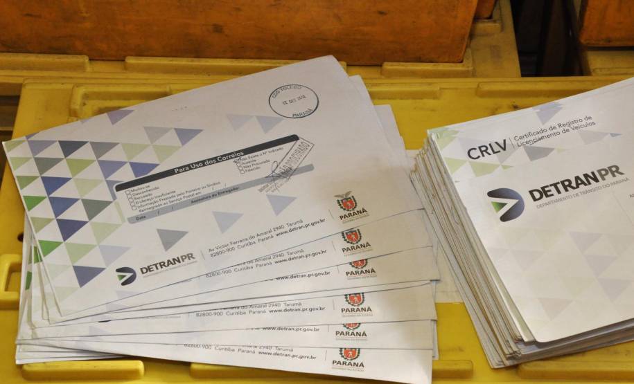 O Departamento de Trânsito do Paraná (Detran) alerta os condutores para manter o endereço atualizado e completo no cadastro. Só este ano, mais de 140 mil notificações de infrações foram devolvidas pelos Correios por dificuldade de encontrar os destinatários.