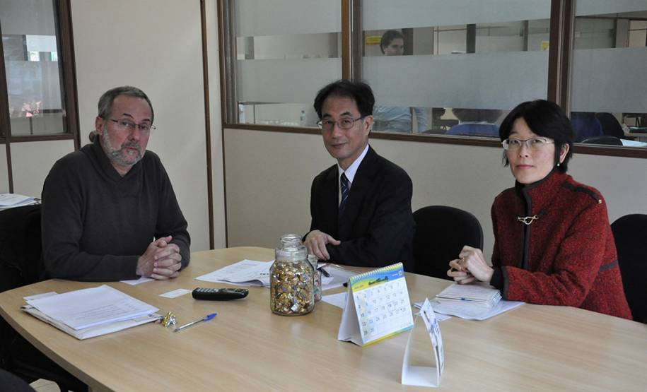 Detran recebe Cônsul-Geral do Japão em Curitiba Para dar continuidade ao projeto de estreitar relações econômicas com o Paraná e atrair investimentos, o Cônsul-Geral do Japão em Curitiba, Toshio Ikeda, visitou nesta terça-feira (15) o Departamento de Trânsito do Paraná para tratar de questões envolvendo a Carteira de Habilitação para japoneses.