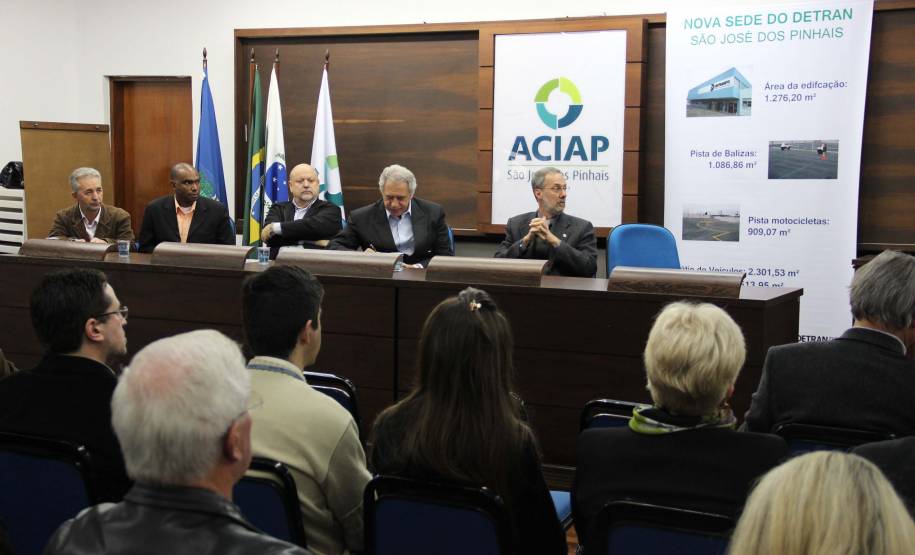 Foi assinada a Ordem de Serviço que autoriza o início das obras da  nova sede do Departamento de Trânsito do Paraná, em São José dos Pinhais .  Foto: Juliano Pedrozo/Detran