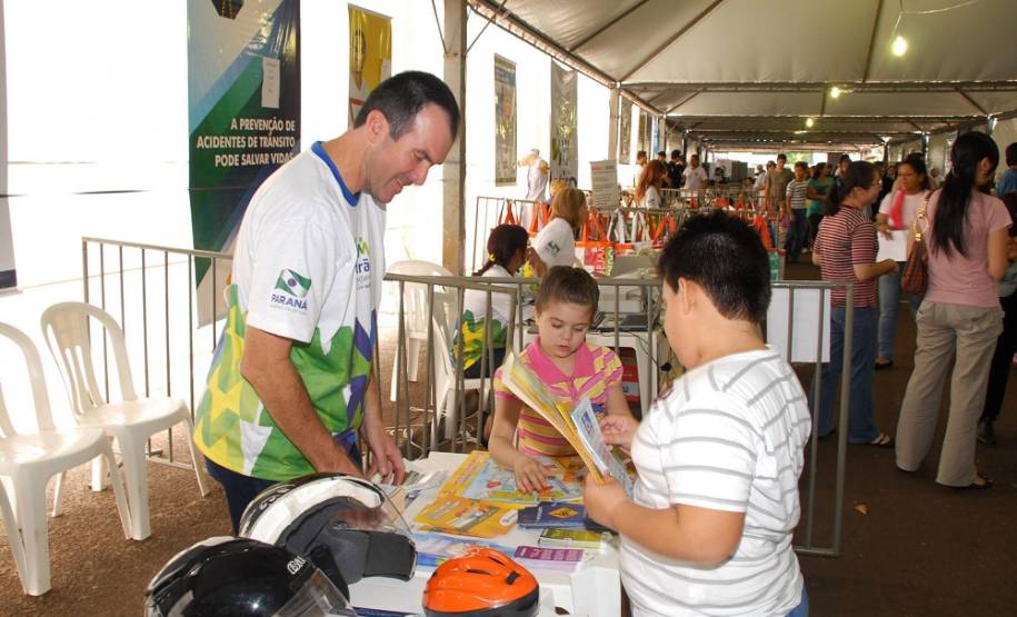 O Departamento de Trânsito do Estado do Paraná (Detran) participou dos três dias de evento (8, 9 e 10) do Mutirão da Cidadania - Paraná em Ação, em Foz do Iguaçu.
