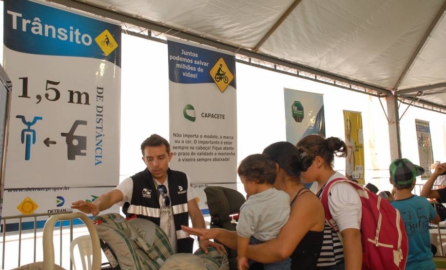 O Departamento de Trânsito do Estado do Paraná (Detran) participou dos três dias de evento (8, 9 e 10) do Mutirão da Cidadania - Paraná em Ação, em Foz do Iguaçu.