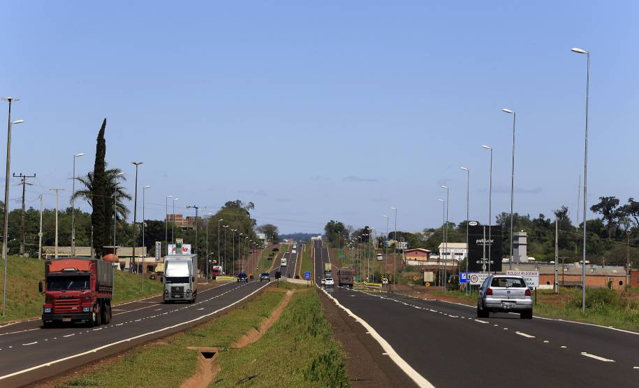 Antes de pegar a estrada no período das festas de fim de ano os motoristas precisam ficar atentos à documentação do veículo e a validade da Carteira Nacional Habilitação. Foto: Arnaldo Alves / ANPr.