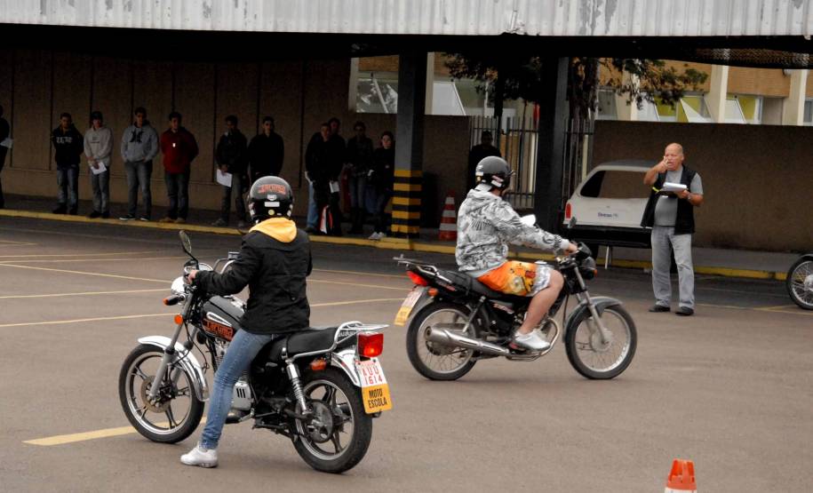 O Departamento de Trânsito do Paraná (Detran) publicou nesta terça-feira (9) a portaria 635, que dá prazo de 90 dias para que os Centros de Formação de Condutores (CFC) do Estado se adequem às mudanças na carga horária dos cursos de habilitação. Foto: Divulgação