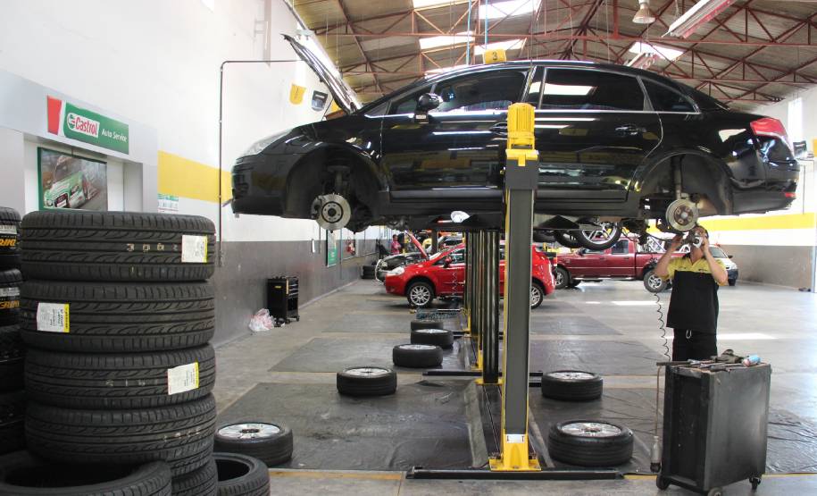 Motoristas devem revisar veículos antes de viajar. Foto: Juliano Pedrozo