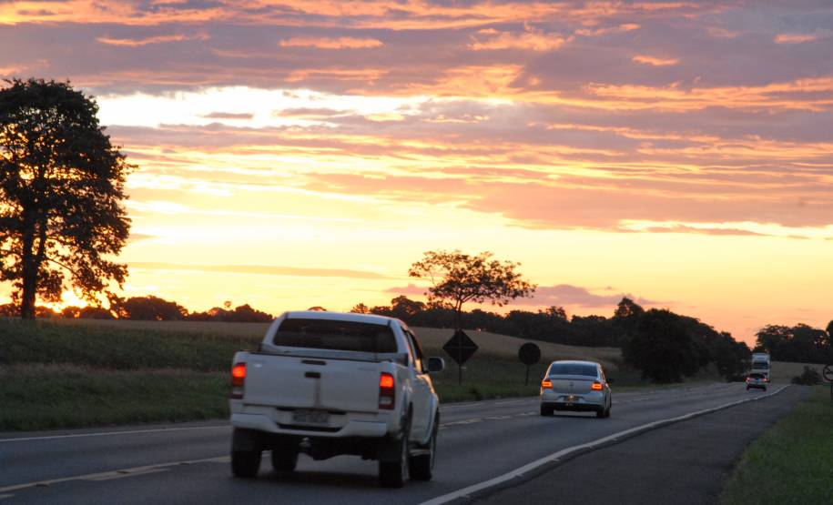 Neste período de festas, muitos motoristas se preparam para viajar. Pensando nisso, o Departamento de Trânsito do Paraná desafia os condutores a testar os conhecimentos e apresenta seis dicas para evitar acidentes.