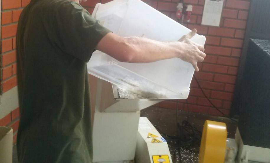 O Departamento de Trânsito do Paraná, por meio da Comissão de Descarte de Lacres de Placas de Identificação de Veículos, acompanhou no mês de dezembro o processo de destruição de 190 mil lacres de veículos do Paraná que estão em desuso.