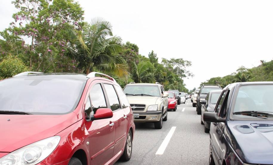 Detran orienta motoristas sobre roupas e calçados permitidos nos dias quentes. Foto: Juliano Pedrozo/Detran