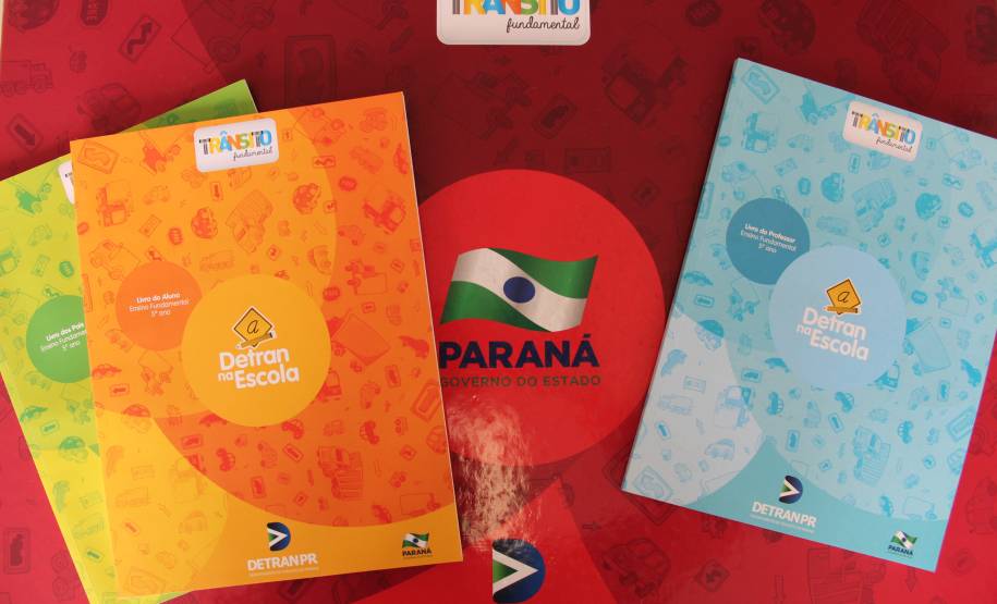 Detran promove palestras educativas e distribui cartilhas