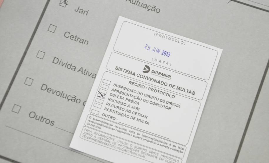 A partir de segunda-feira (1.º), o motorista que entrar com defesa de infração de trânsito no Paraná vai ter a penalidade suspensa até o julgamento final do recurso.