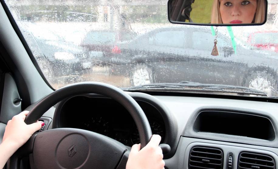Número de mulheres ao volante cresceu 30% em cinco anos