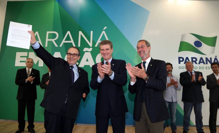 O Governo do Paraná encaminhou à Assembleia Legislativa do Estado, nesta terça-feira (17), o projeto de lei que institui o Quadro Próprio dos Servidores do Departamento de Trânsito (Detran). Com isso, o Governo cumpre a pauta de negociações que mantinha com a categoria e os cerca de 200 funcionários do Detran que estão em greve devem voltar ao trabalho imediatamente. Foto: Orlando Kissner