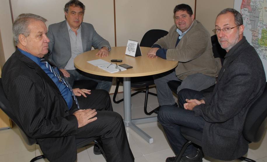 Aconteceu nesta terça-feira (25) uma reunião de trabalho com representantes do Sindicato dos Despachantes do Paraná (Sindepar) e do Departamento de Trânsito do Estado (Detran).