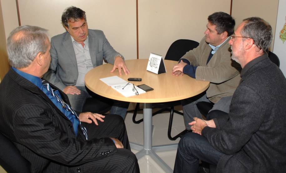 Aconteceu nesta terça-feira (25) uma reunião de trabalho com representantes do Sindicato dos Despachantes do Paraná (Sindepar) e do Departamento de Trânsito do Estado (Detran).
