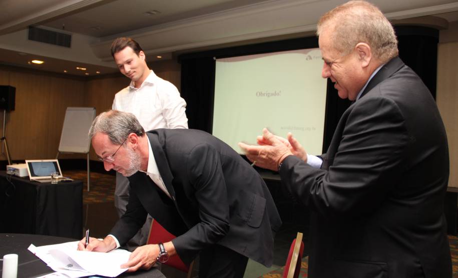 Além da autarquia, participaram do encontro o Batalhão de Polícia de Trânsito (BPTran), a Polícia Civil, a Secretaria de Estado da Fazenda e companhias seguradoras que atuam no Paraná.