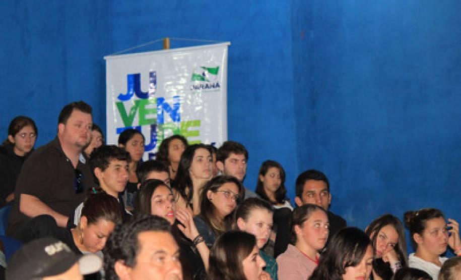 A Assessoria Especial de Juventude (AEJ), do Governo do Paraná, coordenada pelo assessor especial de juventude, Edson Lau Filho, reuniu mais de 200 jovens durante Audiência Pública Estadual, realizada em Tunas do Paraná.Tunas do Paraná, 29/06/2013.Foto: Divulgação AEJ