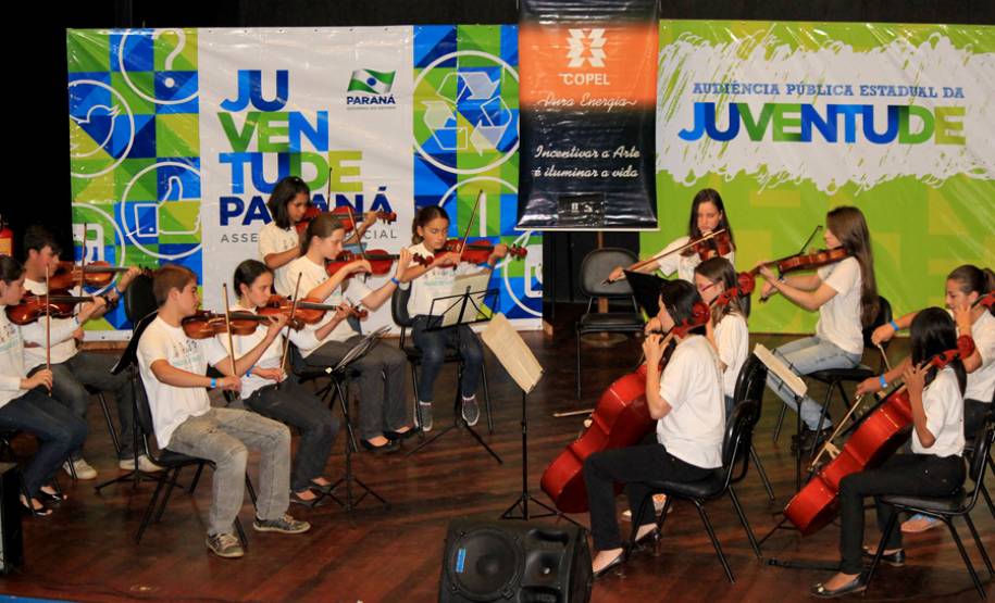 A Assessoria Especial de Juventude (AEJ), do Governo do Paraná, coordenada pelo assessor especial de juventude, Edson Lau Filho, reuniu mais de 200 jovens durante Audiência Pública Estadual, realizada em Tunas do Paraná.Tunas do Paraná, 29/06/2013.Foto: Divulgação AEJ