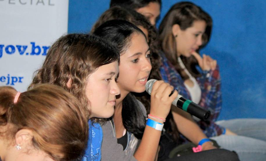 A Assessoria Especial de Juventude (AEJ), do Governo do Paraná, coordenada pelo assessor especial de juventude, Edson Lau Filho, reuniu mais de 200 jovens durante Audiência Pública Estadual, realizada em Tunas do Paraná.Tunas do Paraná, 29/06/2013.Foto: Divulgação AEJ