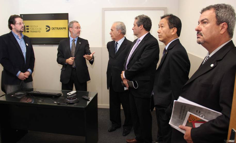 O diretor-geral do Departamento Nacional de Trânsito (Denatran), Alberto Angerami, visitou nesta terça-feira (26) a sede do Departamento de Trânsito do Paraná (Detran), em Curitiba. Foto: Juliano Pedrozo