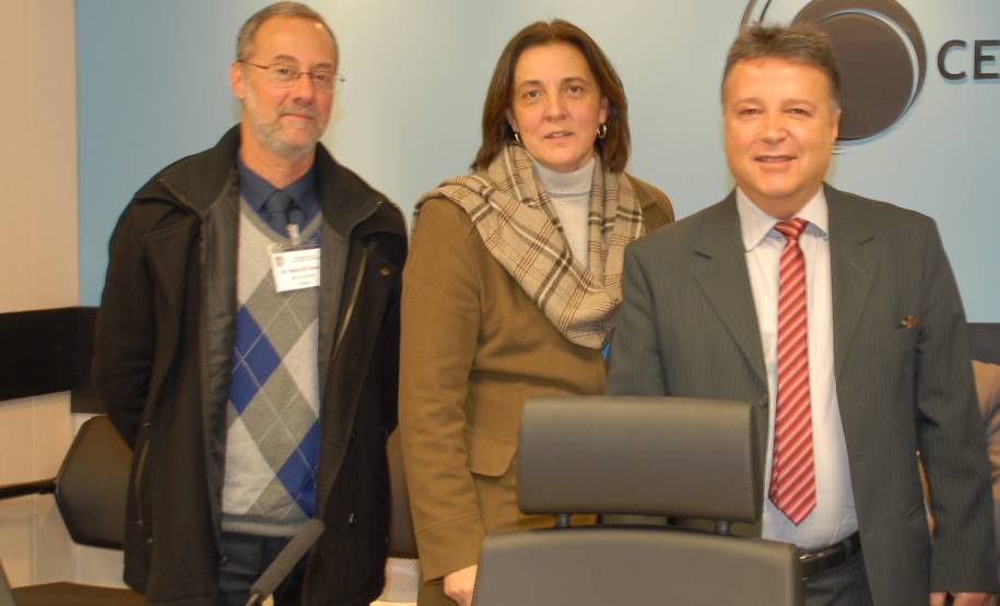 Representantes do Comitê Gestor do Registro Nacional de Identificação Civil (RIC), do governo federal, elogiaram o sistema biométrico utilizado pelo Paraná, durante a solenidade de abertura do “Encontro sobre o uso da tecnologia biométrica no Estado do Paraná”, nesta quarta-feira (03), em Curitiba.