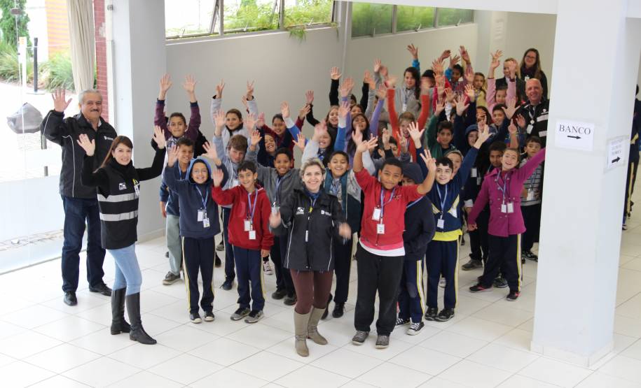 Um projeto do Departamento de Trânsito do Paraná (Detran), em parceria com o Batalhão da Polícia de Trânsito (BPTran), apresenta o trabalho dos órgãos a alunos do ensino fundamental e médio de Curitiba e Região Metropolitana