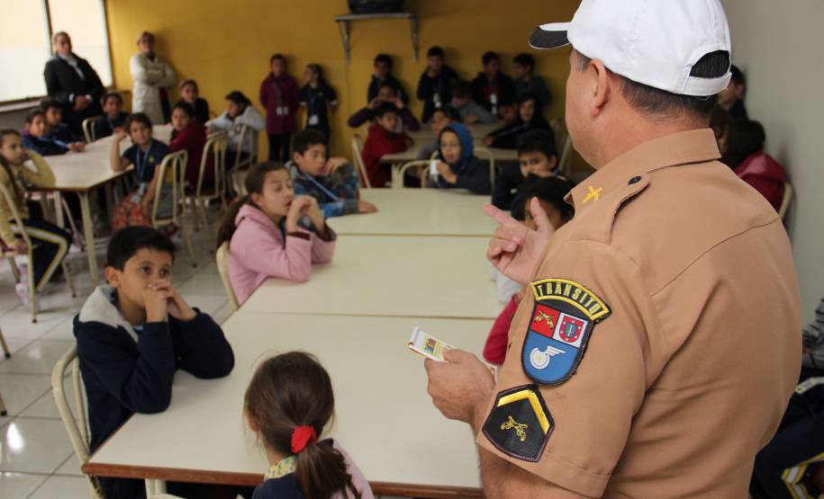 Um projeto do Departamento de Trânsito do Paraná (Detran), em parceria com o Batalhão da Polícia de Trânsito (BPTran), apresenta o trabalho dos órgãos a alunos do ensino fundamental e médio de Curitiba e Região Metropolitana
